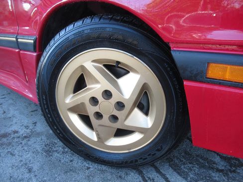 Used 1989 Dodge Shadow 2-Door Hatchback FWD image 4