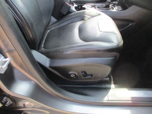 Used 2019 Jeep Cherokee Limited AWD/4WD image 34