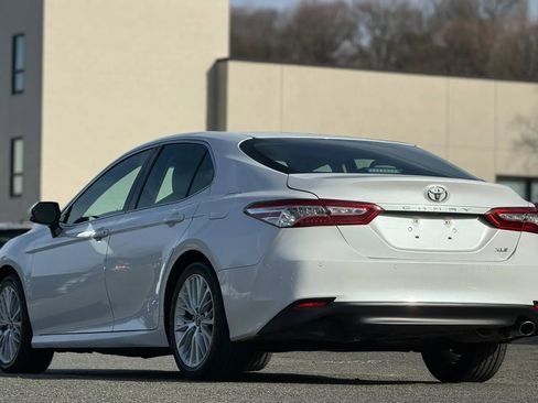 Used 2018 Toyota Camry XLE image 6