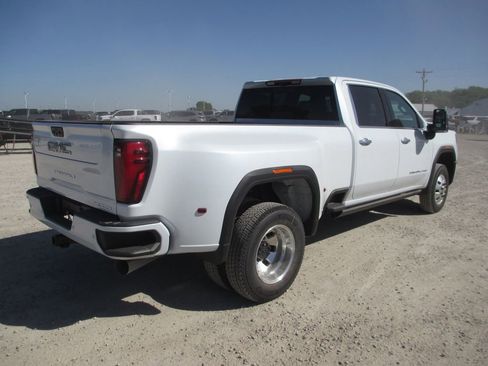 New 2026 GMC Sierra 3500 Denali Ultimate AWD/4WD image 4