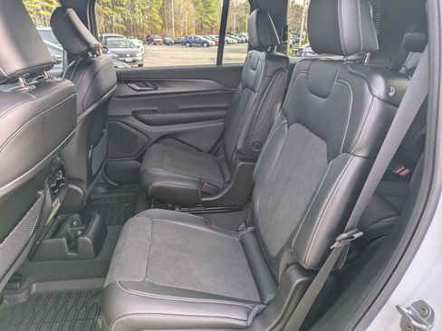 New 2025 Jeep Grand Cherokee L Altitude image 24