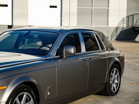 Used 2014 Rolls-Royce Phantom Sedan image 21