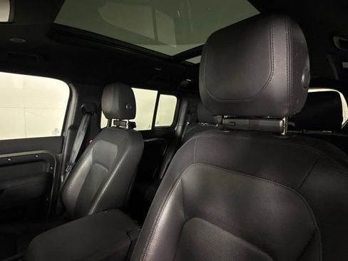 Used 2023 Land Rover Defender 110 X-Dynamic SE image 15
