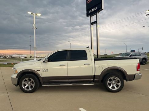 Used 2018 RAM 1500 Laramie w/ Convenience Group AWD/4WD image 3
