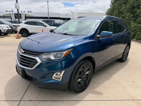 Used 2019 Chevrolet Equinox LT w/ Sun & Navigation Package FWD image 8