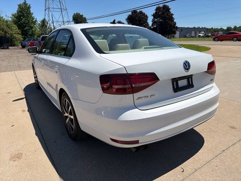Used 2018 Volkswagen Jetta SE FWD image 5