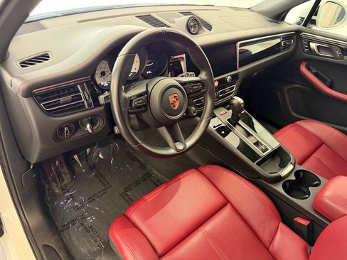 Certified 2024 Porsche Macan Turbo AWD/4WD image 4
