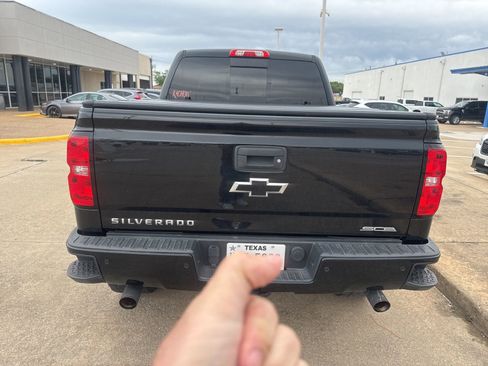 Used 2018 Chevrolet Silverado 1500 LT w/ All Star Edition image 4