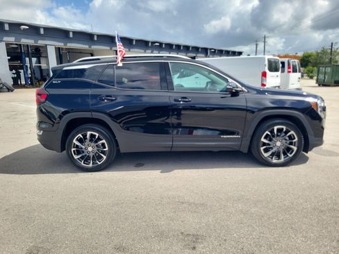 Used 2024 GMC Terrain SLT FWD image 4