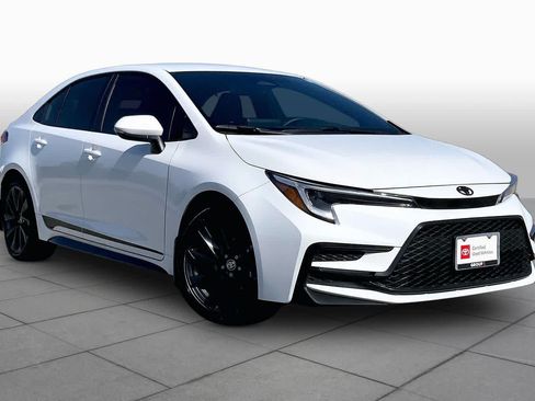 Used 2026 Toyota Corolla SE FWD image 3