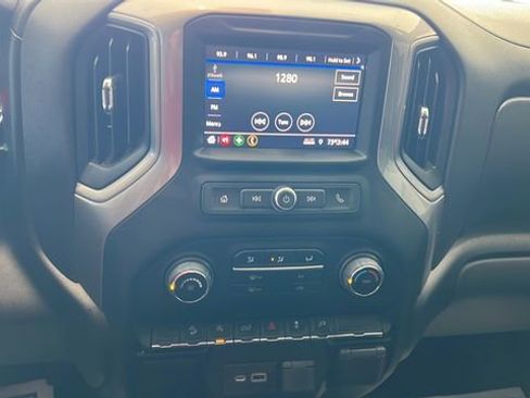 Used 2022 Chevrolet Silverado 1500 Custom Trail Boss AWD/4WD image 15