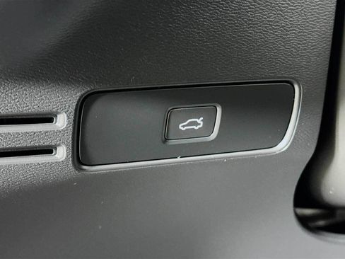 Used 2023 Volvo XC40 B4 Plus w/ Driver Assist Package image 10