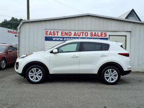 Used 2018 Kia Sportage LX w/ LX Popular Package AWD/4WD image 2