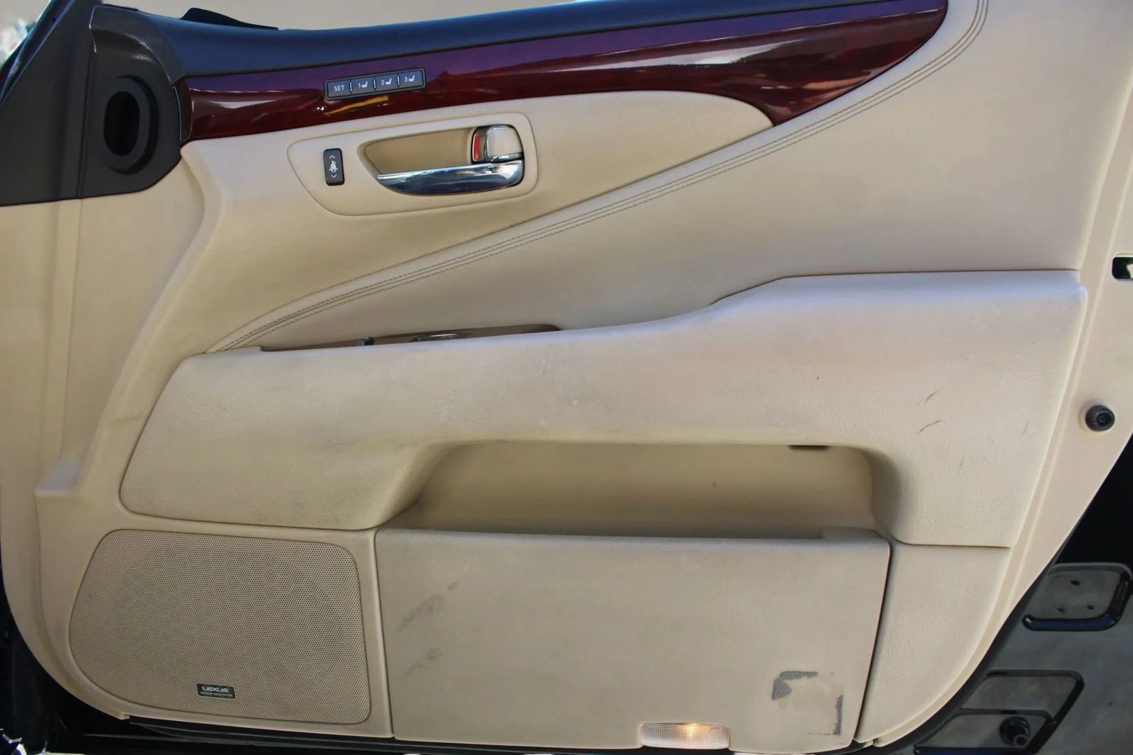 Used 2010 Lexus LS 460 RWD image 8