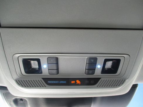 Used 2023 Ford Explorer XLT image 31