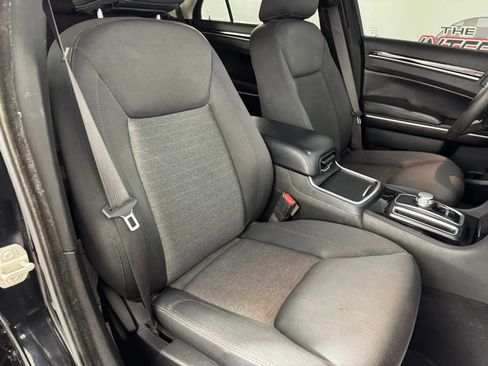 Used 2023 Chrysler 300 Touring w/ Sport Appearance Package RWD image 32