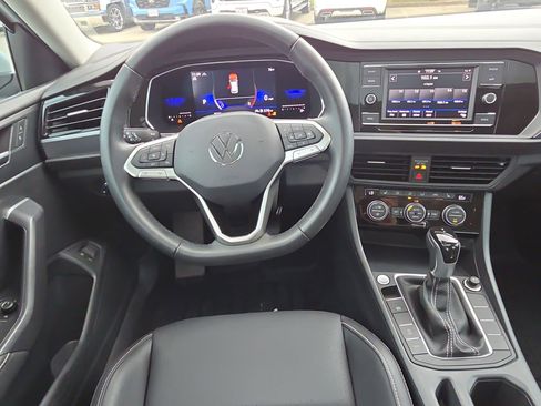 Used 2023 Volkswagen Jetta SE w/ Panoramic Sunroof Package image 28