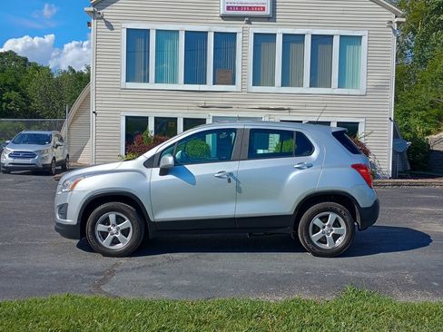 Used 2016 Chevrolet Trax LS AWD/4WD image 2