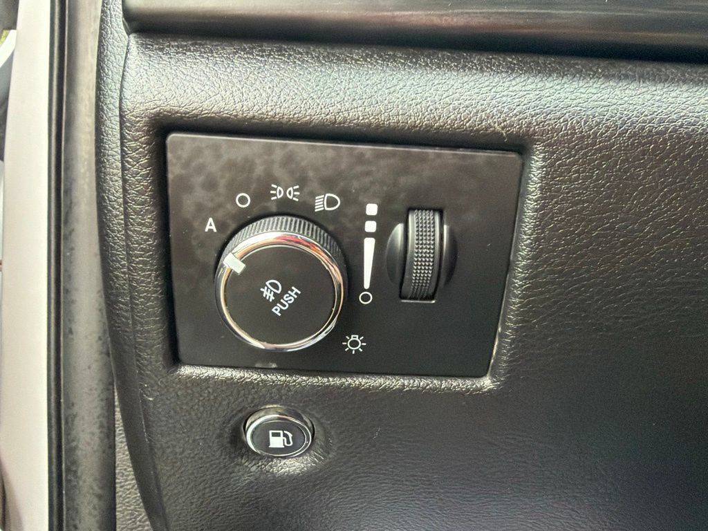 Used 2020 Jeep Grand Cherokee Altitude AWD/4WD image 27