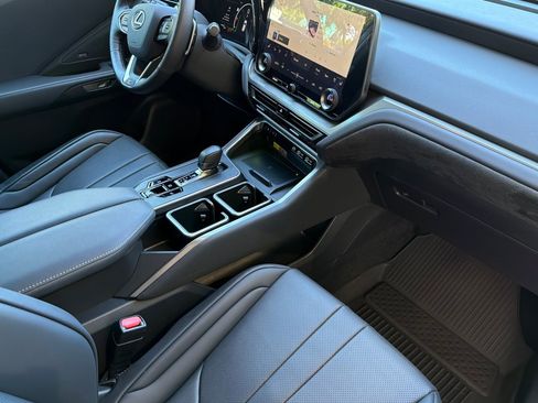 Used 2025 Lexus TX 500h AWD w/ Technology Package image 19