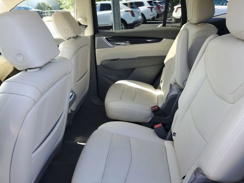 Used 2024 Cadillac XT6 Premium Luxury w/ Technology Package AWD/4WD image 13
