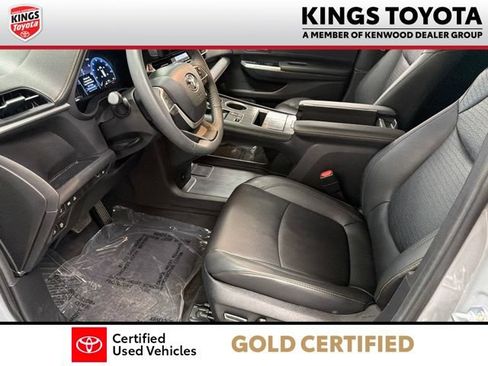 Used 2025 Toyota Sienna XLE Woodland Edition AWD/4WD image 17