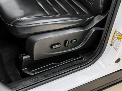 Used 2019 Ford Escape SEL image 40