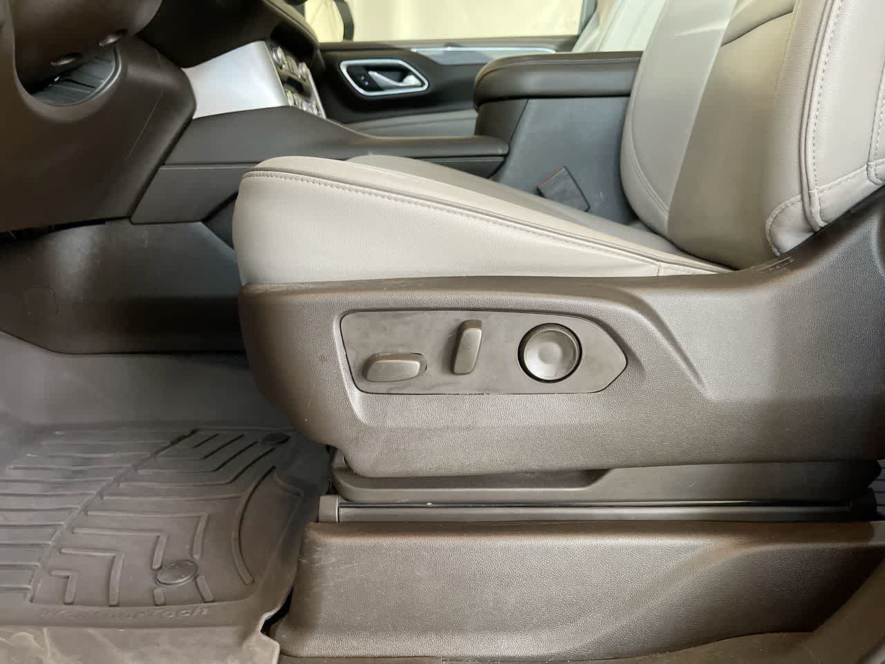 Used 2023 GMC Yukon SLT w/ SLT Luxury Package AWD/4WD image 12
