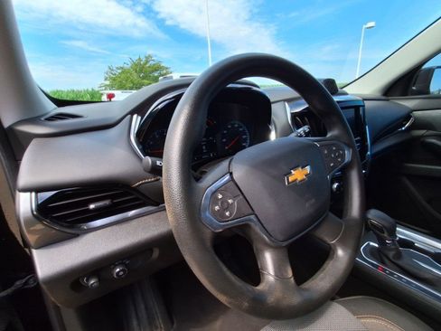 Used 2021 Chevrolet Traverse LS AWD/4WD image 10