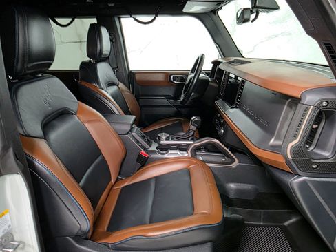 Used 2024 Ford Bronco Outer Banks AWD/4WD image 2