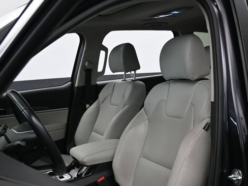 Used 2025 Kia Telluride S FWD image 10