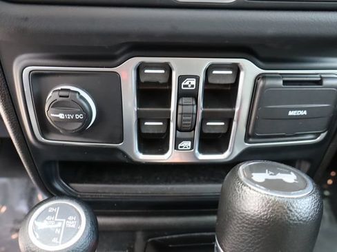 Used 2024 Jeep Wrangler Unlimited Sahara AWD/4WD image 35