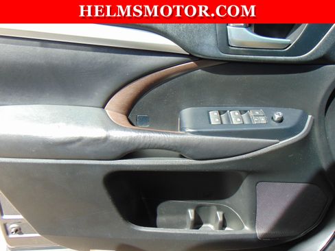 Used 2018 Toyota Highlander XLE AWD/4WD image 19