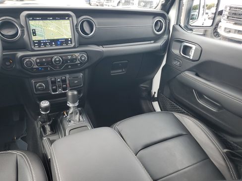 Used 2023 Jeep Wrangler Unlimited Sahara w/ Cold Weather Group image 18