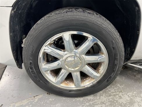 Used 2013 GMC Yukon XL Denali image 27