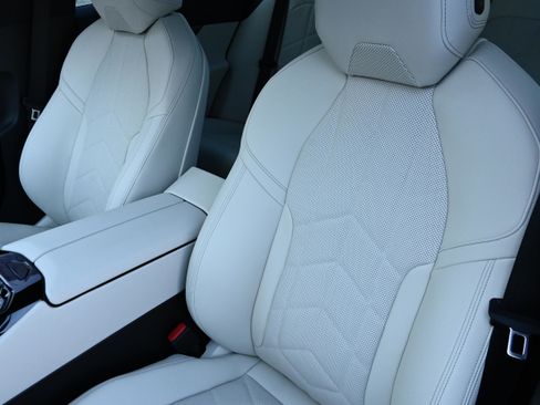 New 2026 BMW 530i xDrive w/ M Sport Package image 9