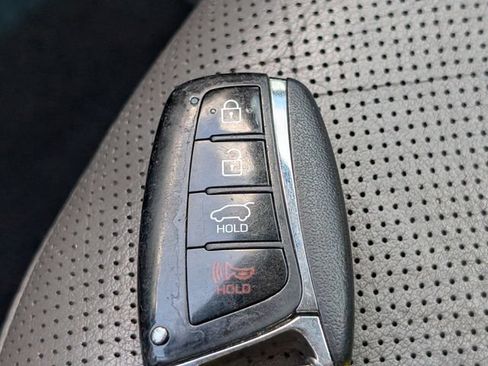 Used 2017 Hyundai Santa Fe Limited AWD/4WD image 32