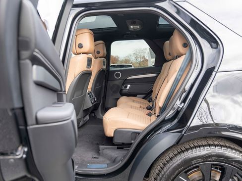 New 2026 Land Rover Discovery Limited Edition image 21