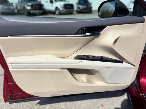 Used 2018 Toyota Camry LE image 8