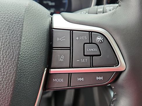 Used 2024 Toyota Highlander Platinum AWD/4WD image 18