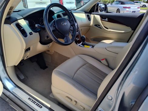 Used 2017 INFINITI QX50 2WD w/ Deluxe Touring Package image 2