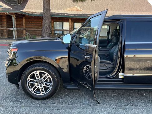 Used 2025 Ford Expedition Max Active AWD/4WD image 42