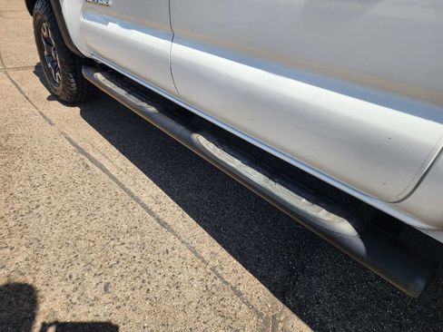 Used 2019 Toyota Tacoma TRD Off-Road AWD/4WD image 9