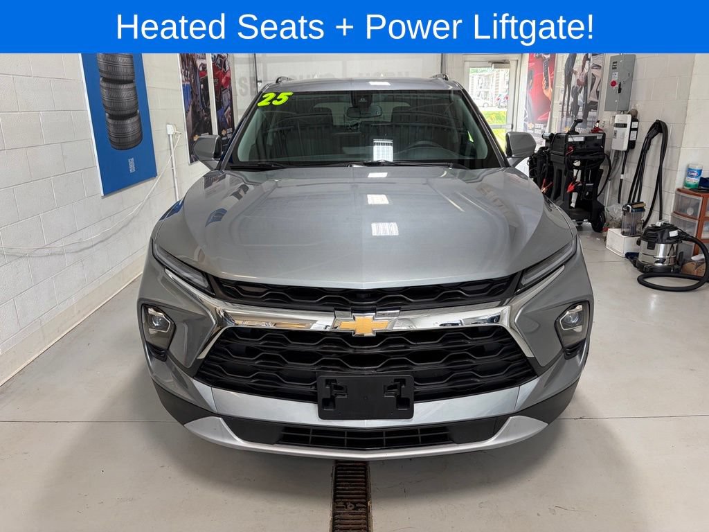 Used 2025 Chevrolet Blazer LT w/ Convenience Package AWD/4WD image 2