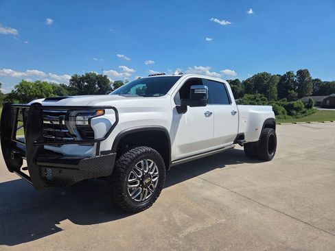 Used 2024 Chevrolet Silverado 3500 LTZ w/ LTZ Convenience Package AWD/4WD image 2