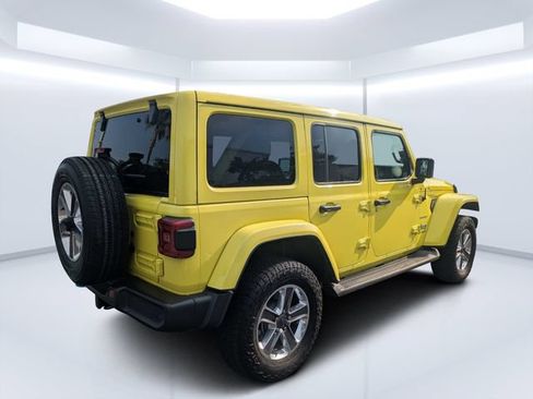 Used 2022 Jeep Wrangler Unlimited Sahara w/ Cold Weather Group AWD/4WD image 3