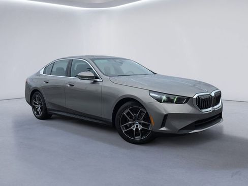 New 2026 BMW 530i xDrive w/ Premium Package image 2