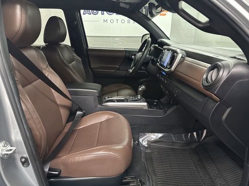 Used 2022 Toyota Tacoma Limited image 20