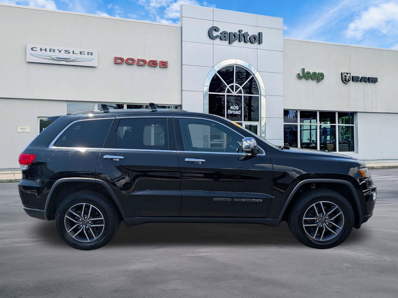 Used 2019 Jeep Grand Cherokee Limited w/ Trailer Tow Group IV AWD/4WD image 2