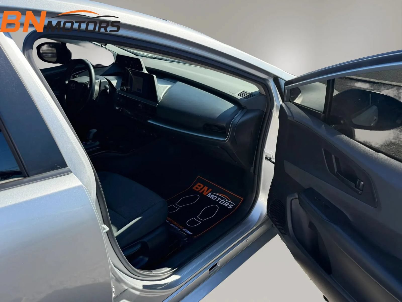 Used 2023 Toyota Prius LE FWD image 18
